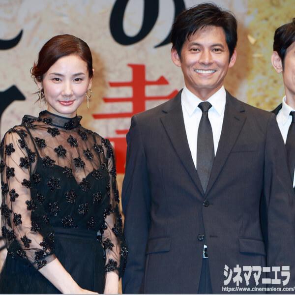 織田裕二、妻役の吉田羊と、映画『ボクの妻と結婚してください。』完成披露試写会にて