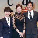 織田裕二、息子役の込江海翔、妻役の吉田羊と、映画『ボクの妻と結婚してください。』完成披露試写会にて