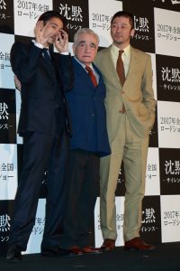 窪塚洋介、マーティン・スコセッシ、浅野忠信の全身写真、映画『沈黙－サイレンス－』来日記者会見にて