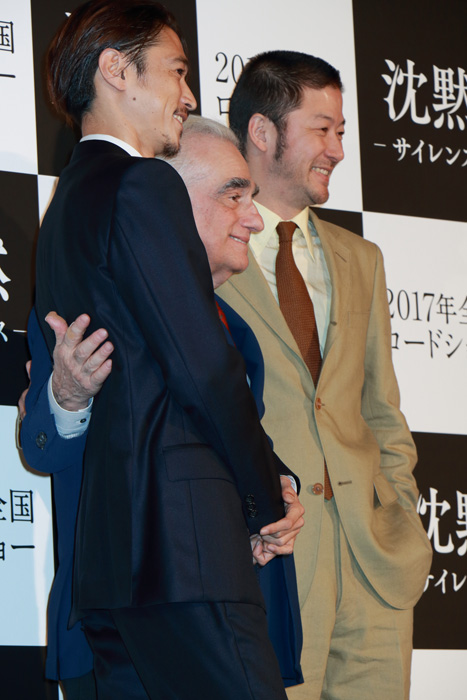 マーティン・スコセッシ監督が「家族」だと語るキャストとフォトセッション、映画『沈黙－サイレンス－』来日記者会見にて