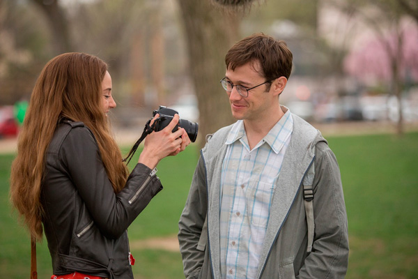 ジョセフ・ゴードン＝レヴィットとシャイリーン・ウッドリー、映画『スノーデン』（オリヴァー・ストーン監督・共同脚本）