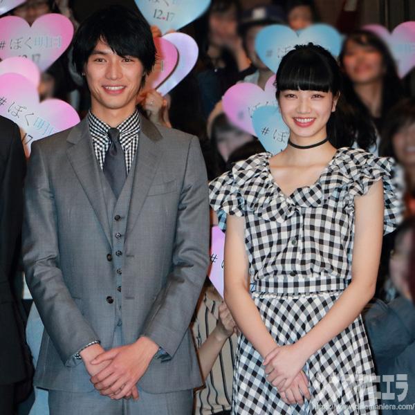 大歓声を受ける福士蒼汰と小松菜奈、映画『ぼくは明日、昨日のきみとデートする』完成披露にて