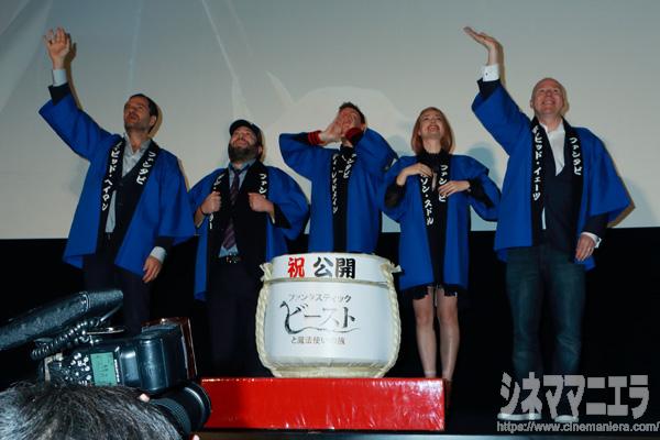 「アリガトウゴザイマース」と日本語で叫ぶエディ・レッドメイン