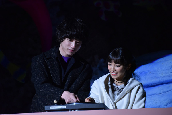 点灯スイッチはレコードプレーヤー