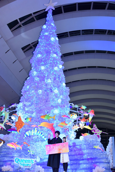 映画『君と１００回目の恋』コラボクリスマスツリー点灯式イベント@神奈川県・クイーンズスクエア横浜クイーンモール