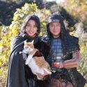 左から大野、猫の金時、船越、映画『猫忍』（渡辺武監督）より