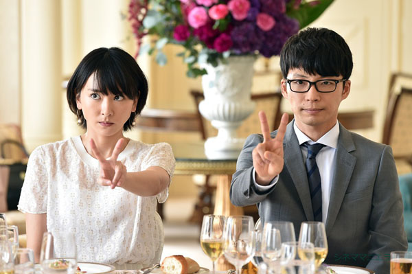 みくり（新垣結衣）×津崎平臣（星野源）Ｖサイン、ではんく二人で「秘密の契約結婚！」成功に向けて意思表明