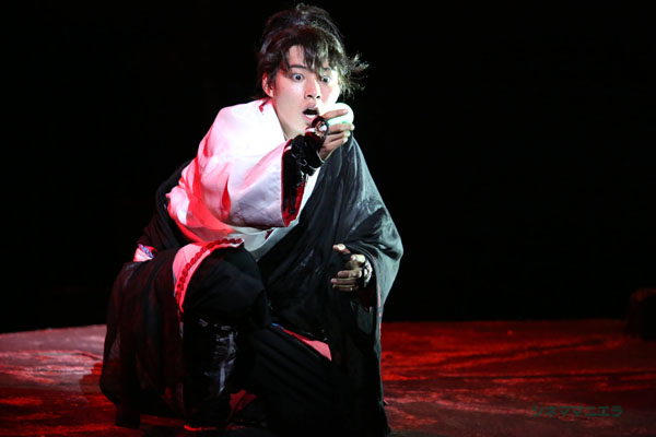 ８つの玉に導かれた８人の勇猛果敢な犬士