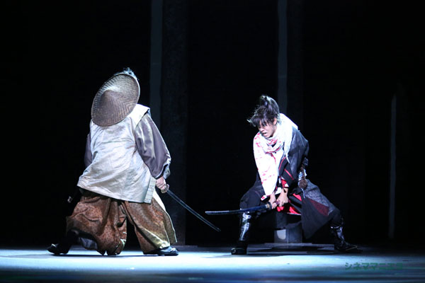 勇猛果敢な犬士・犬塚信乃役の山﨑賢人、舞台「里見八犬伝」より