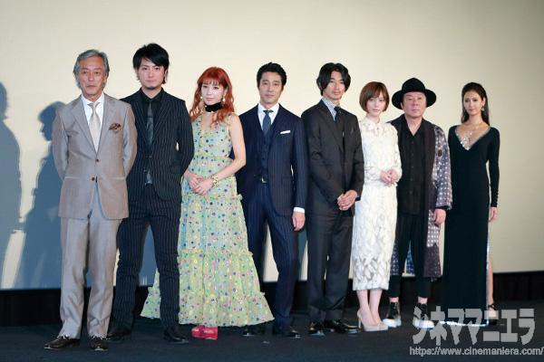 左から岩城滉一、上地雄輔、仲里依紗、堤真一、瑛太、本田翼、古田新太、菜々緒