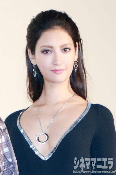 菜々緒「悪役は名刺みたいなもの。悪役がいっぱい出てくる話しでヒットマン役をいただけた」と笑顔。