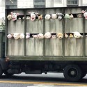 BANKSY（バンクシー）の明確な主張がみてとれるアニマルカー。時折、精肉店の店先に停車したとか。