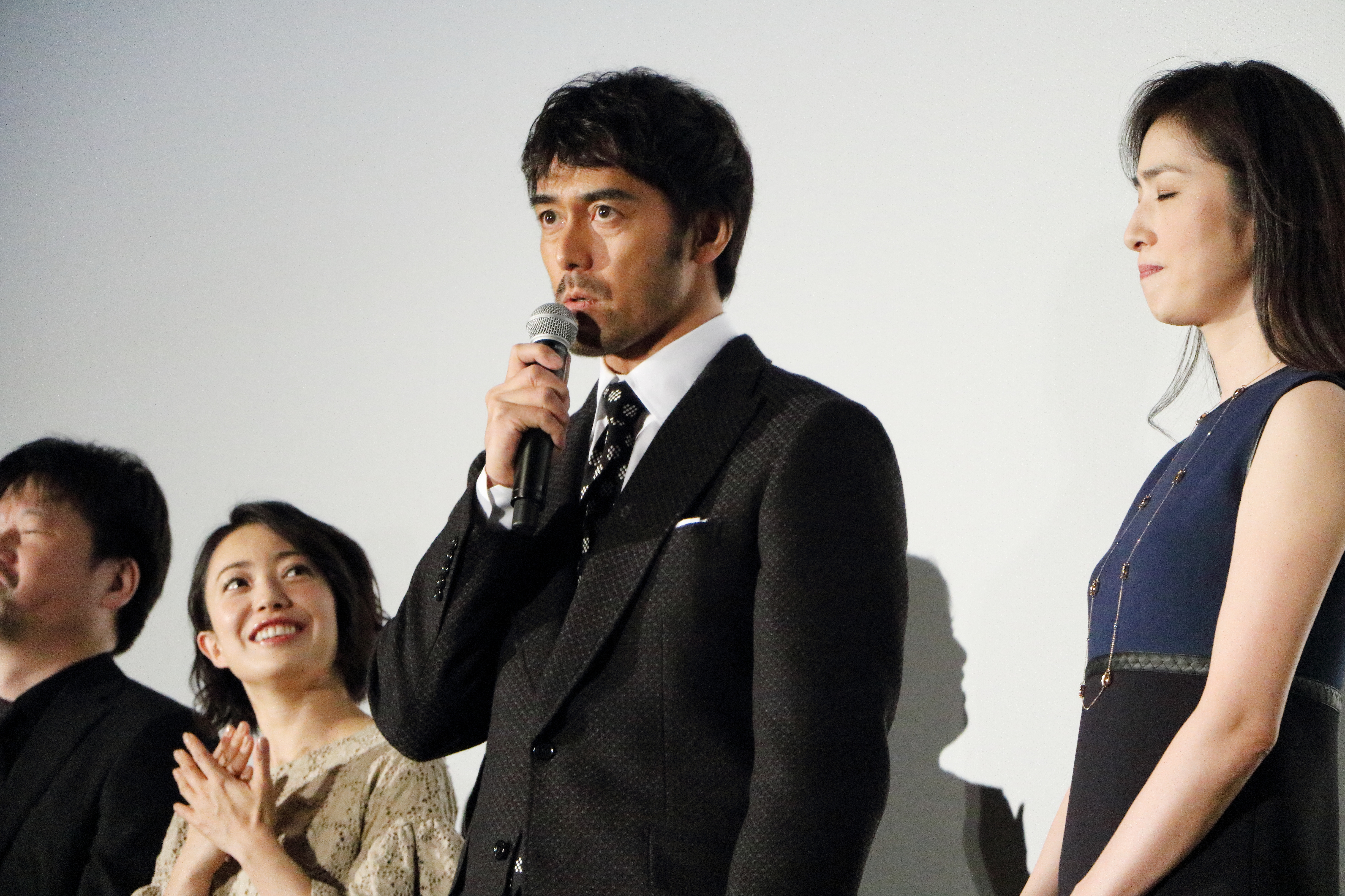 阿部寛、映画『恋妻家宮本』初日舞台あいさつ