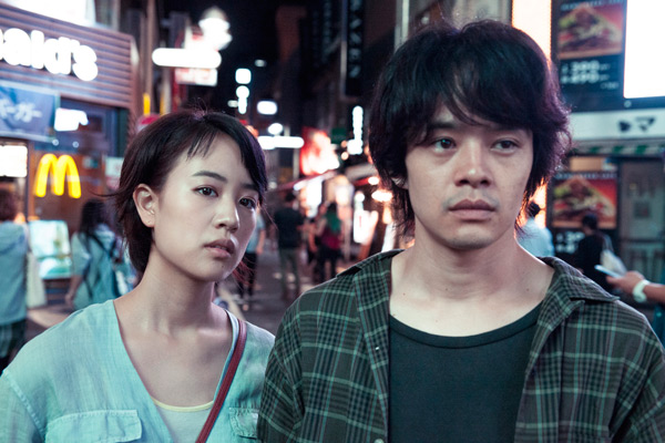 映画『夜空はいつでも最高密度の青色だ』(石井裕也監督)