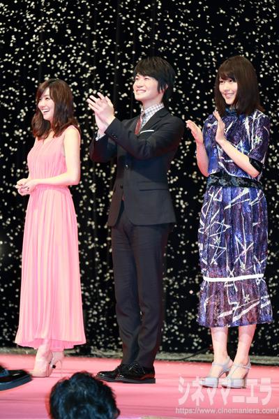 左から倉科カナ、神木隆之介、有村架純の全身写真、映画『3月のライオン』前編完成披露試写会にて