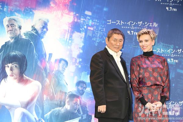 荒巻役のビートたけしと少佐役のスカーレット・ヨハンソン、映画『ゴースト・イン・ザ・シェル』来日会見にて