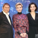 左からビートたけし、スカーレット・ヨハンソン、ジュリエット・ビノッシュ、映画『ゴースト・イン・ザ・シェル』会見フォトセッションにて