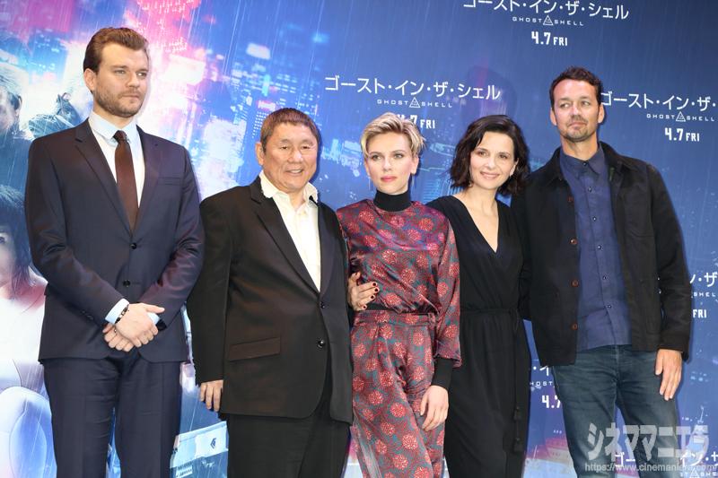 左からピルー・アスベック、ビートたけし、スカーレット・ヨハンソン、ジュリエット・ビノッシュ、ルパート・サンダース監督