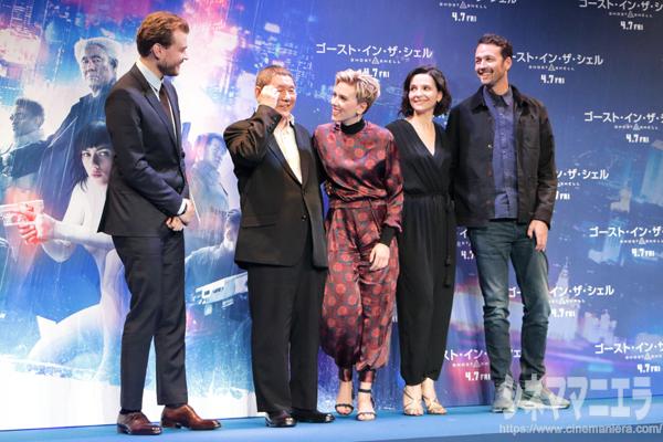 和気あいあいとしたご一行 、映画『ゴースト・イン・ザ・シェル』来日会見にて