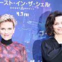 会見後に充実の表情を見せるスカーレット・ヨハンソンとジュリエット・ビノッシュ