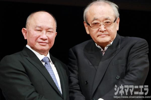 呉宇森（左）と依田会長