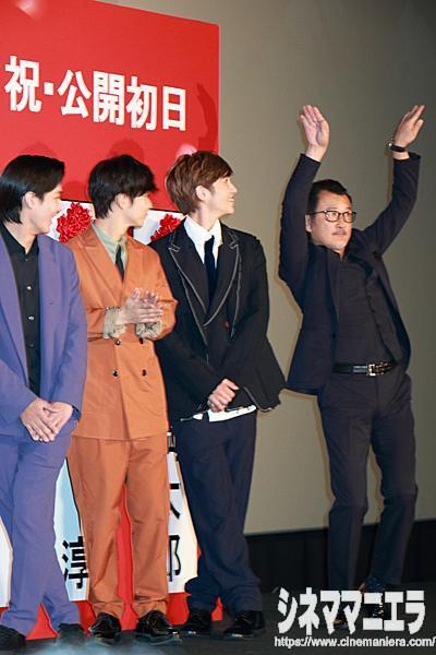 吉田鋼太郎の当確決めポーズ！野村周平×千葉雄大×志尊淳がアツイまなざしをおくる