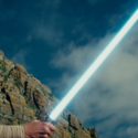 デイジー・リドリー演じるレイ、映画『スター・ウォーズ/最後のジェダイ』より