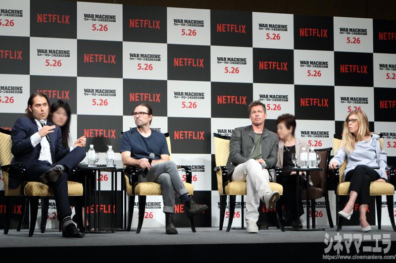 映画『ウォー・マシーン：戦争は話術だ！』来日記者会見着席の様子