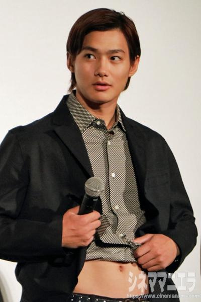 野村周平、腰に挟んでおいたサイリウムが・・・ない！