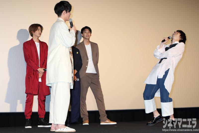 菅田将暉、間宮祥太郎のメッセージに、のけぞって笑う！