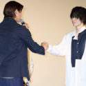 野村周平×菅田将暉がガッチリ握手！