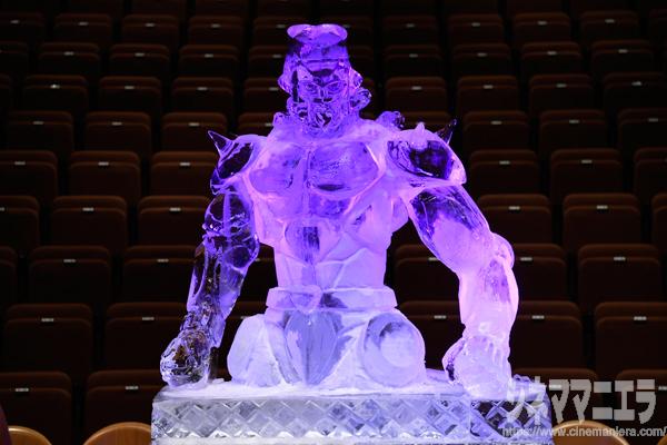 小阪芳史さん作「クレイジー・ダイヤモンド」巨大氷彫刻