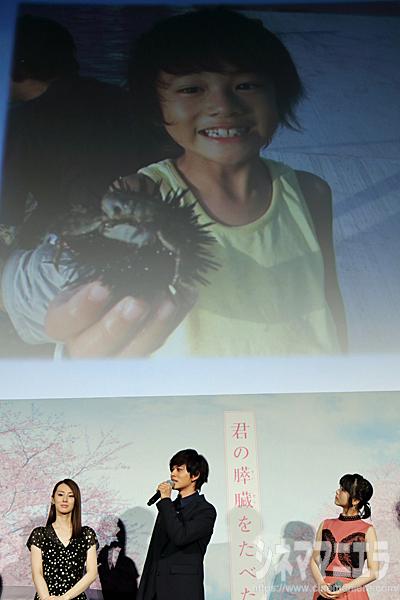 北村匠海さん、７歳で「父親と釣りに出かけた」写真。