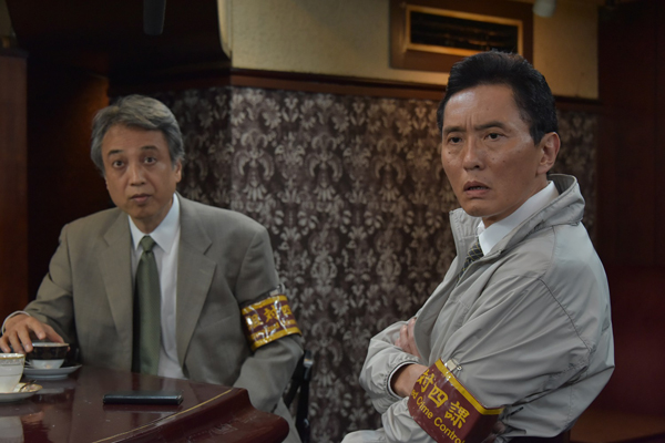 刑事・平山（中村育二）と、すっかりアウトレイジ（極悪非道）たちの担当が板についた様子で、表情に凄みを増したマル暴・繁田（松重豊）の姿も