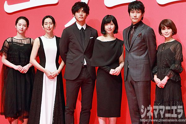 左から清野菜名、木村多江、松坂桃李、吉高由里子、松山ケンイチ、佐津川愛美、映画『ユリゴコロ』キックオフ会見