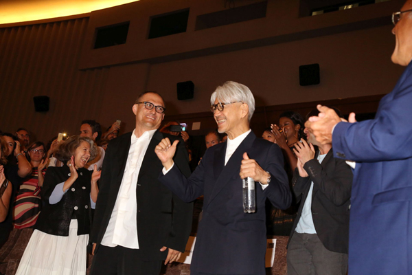 スティーブン・ノムラ・シブル監督と坂本龍一、公式上映にて