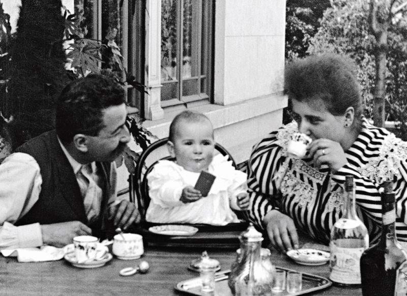 赤ん坊の食事。今では当たり前のホームビデオだが、映画『リュミエール！』より