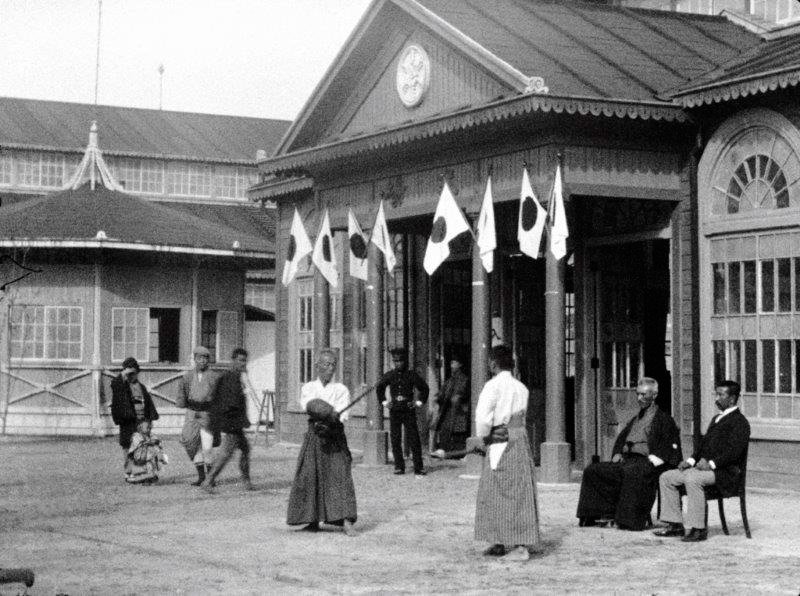 ルイ＆オーギュスト・リュミエール兄弟が“シネマトグラフ”で１８９７年の京都、剣道家ふたりの試合を撮影