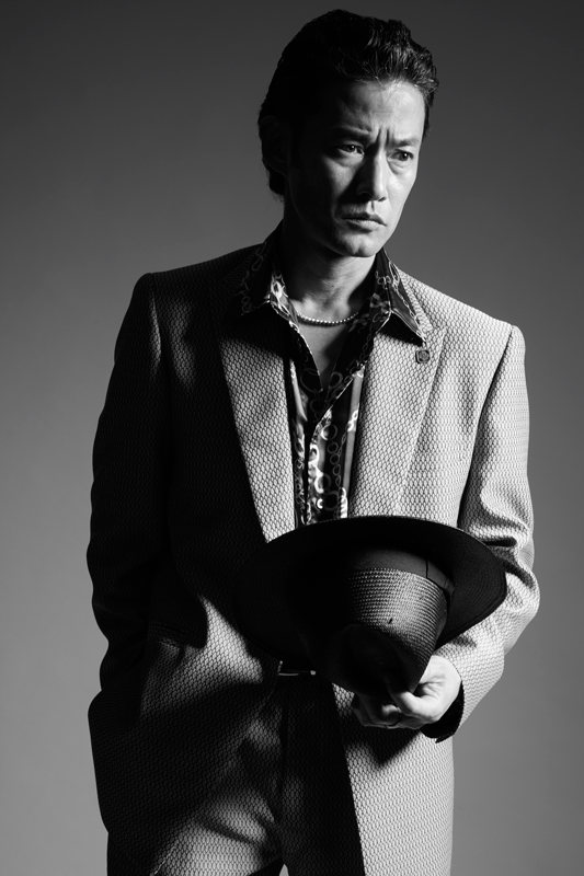 竹野内豊『孤狼の血』台本も見ずに出演を即決!ド派手衣装×パーマ×呉弁!