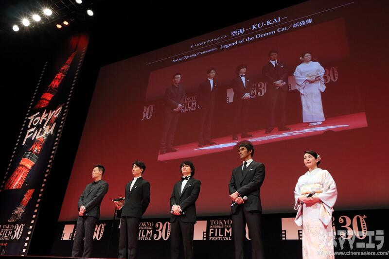左からシン・ポーチン、ホアン・シュアン、染谷将太、阿部 寛、松坂慶子