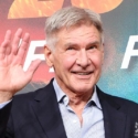 お茶目に手を振るハリソン・フォード