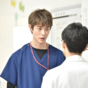 先輩産婦人科医・四宮(星野源)とのバトルのような掛け合いも
