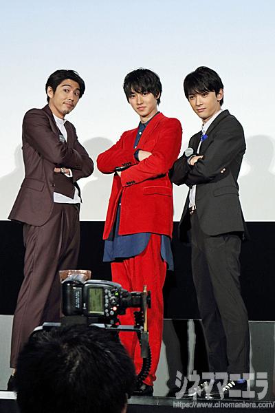 左から賀来賢人、山﨑賢人、吉沢亮のおっふ写真全身