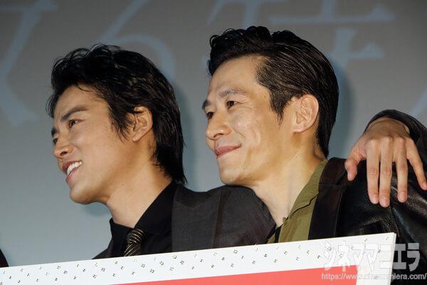 桐谷と三浦、カメラマンから「コンビっぽく」とのリクエストを受けて、この表情