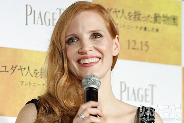 ジェシカ・チャステイン、熱烈歓迎を受け、ご覧の笑顔