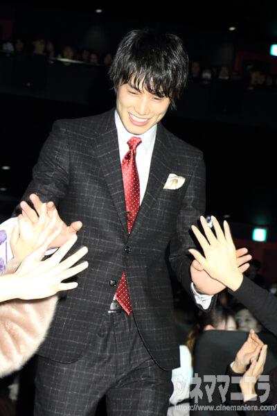 劇中で着た４７着の衣装のどれもがお似合い。個人的には白のライダースジャケットが好き！