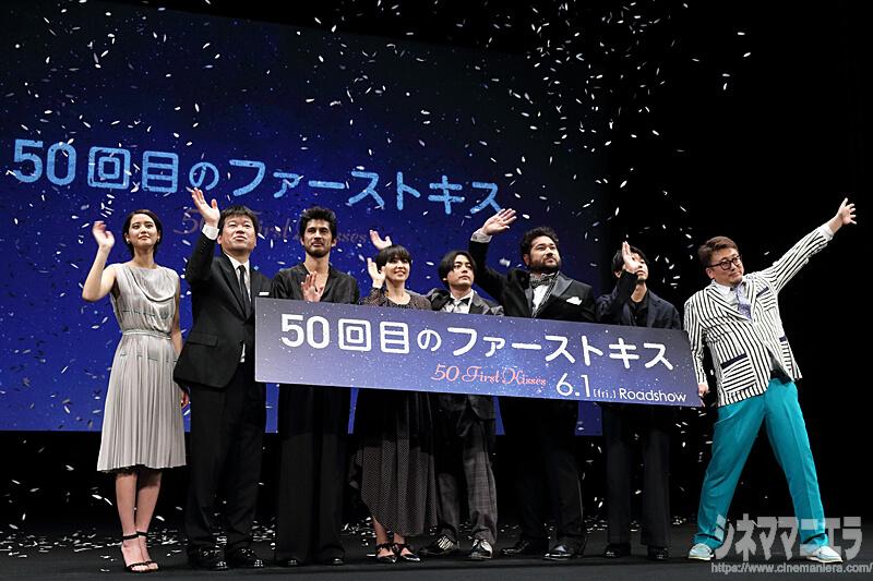 藤島瑠衣（長澤まさみ）の好きな花＝百合の花びらが舞う