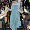 小松菜奈はじめ、入場時とフォトコール時に客席通路を歩む『恋雨』ご一行