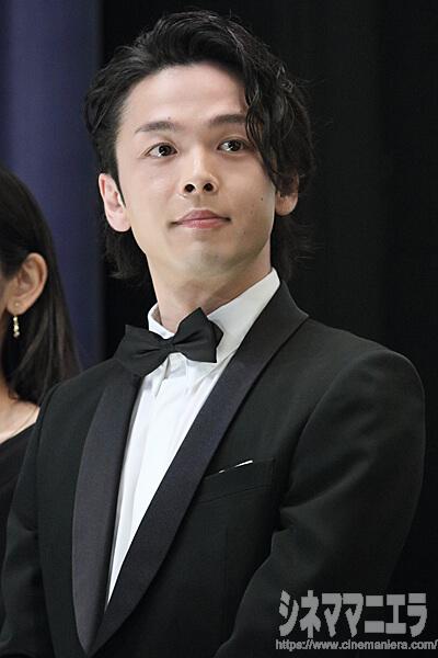 中村倫也「いまだにタバコを買うとき年齢確認をされる」と童顔をぼやく