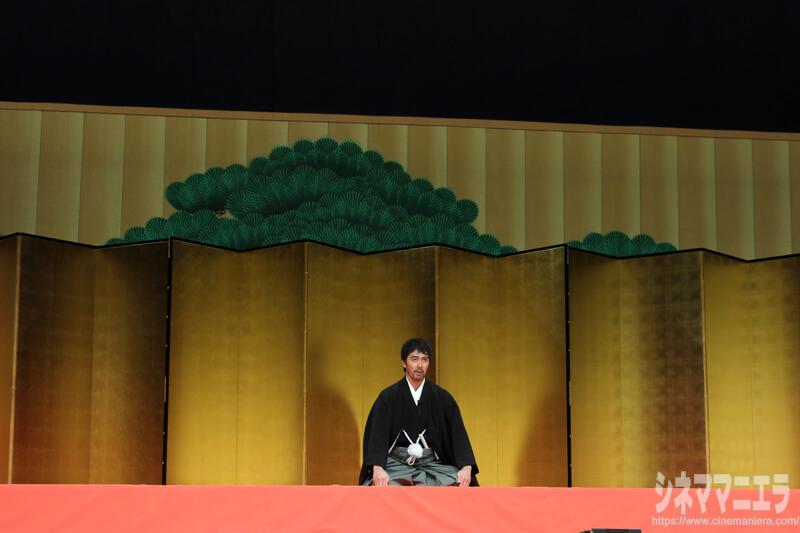 阿部寛「関係各位の賛同を得まして監督・脚本、鶴橋康夫によります映画『のみとり侍』をご披露させていただく運びとあいなります」